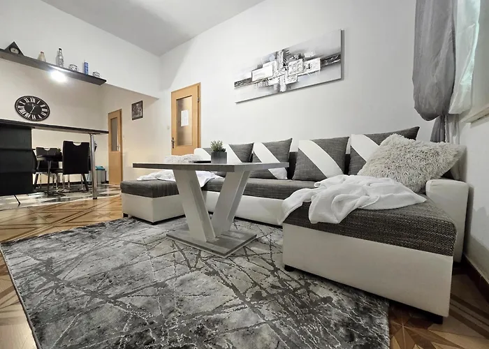 Elite Flos Apartment