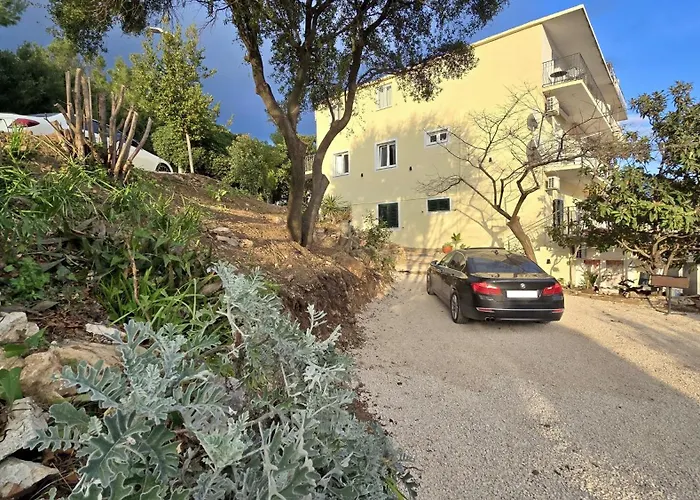 Elite Flos Apartment *