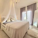 Elite Flos Apartment