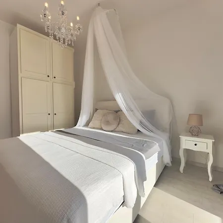 Elite Flos Apartment