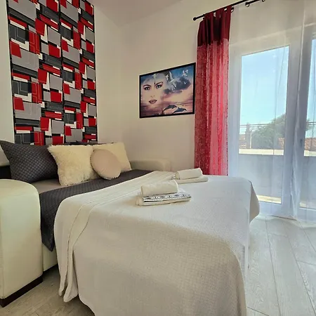 Elite Flos Apartment *