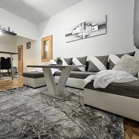 Elite Flos Apartment