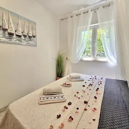 Elite Flos Apartment *